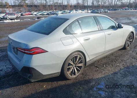 2025 BMW 530I xDrive z USA, uszkodzony, nr VIN WBA53FJ09SCU17582